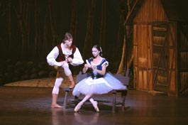 Viengsay Valdes as Giselle and Joel Carreno as Albrecht
