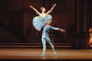 Laura Morera as Princess Florine and Jose Martin as the Bluebird