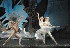 Daria Klimentova as the Snow Queen with James Forbat and Esteban Berlanga as Two Wolves